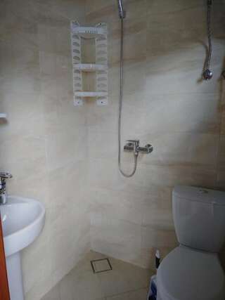 Мини-отель Mini Hotel Valeri Одесса Семейный номер с душем-44